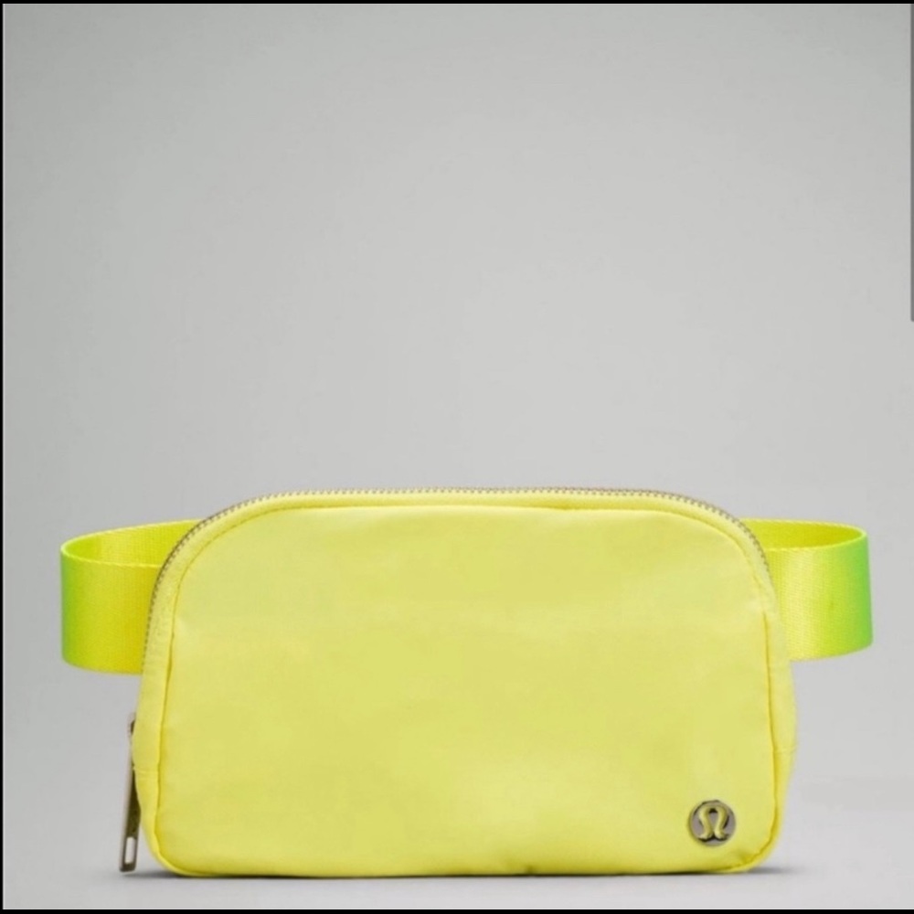 Lululemon Everywhere Belt Bag - electric lemon